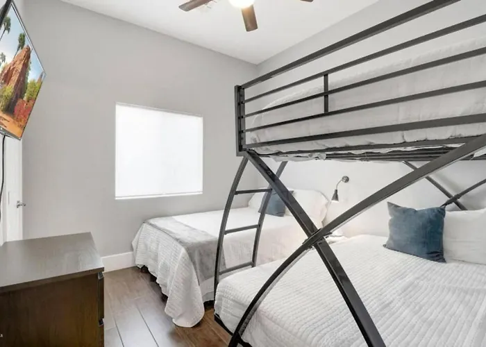 New Remodel In Old Town W Heated Pool Holiday home