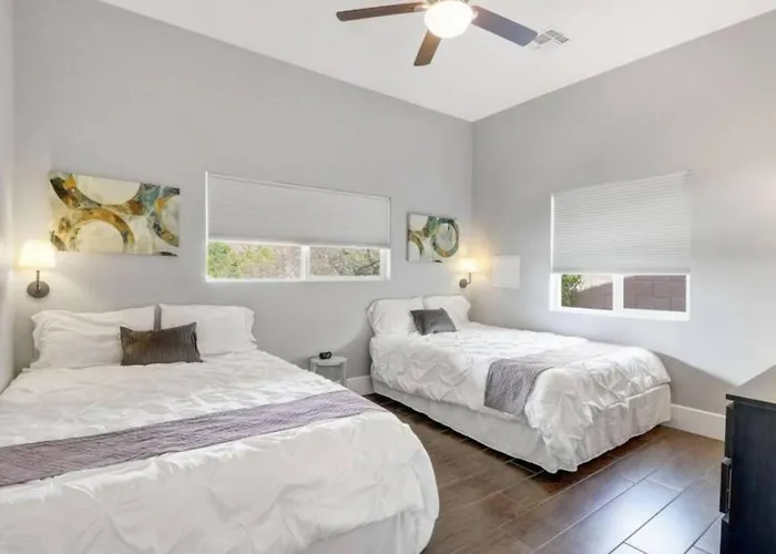 New Remodel In Old Town W Heated Pool Holiday home