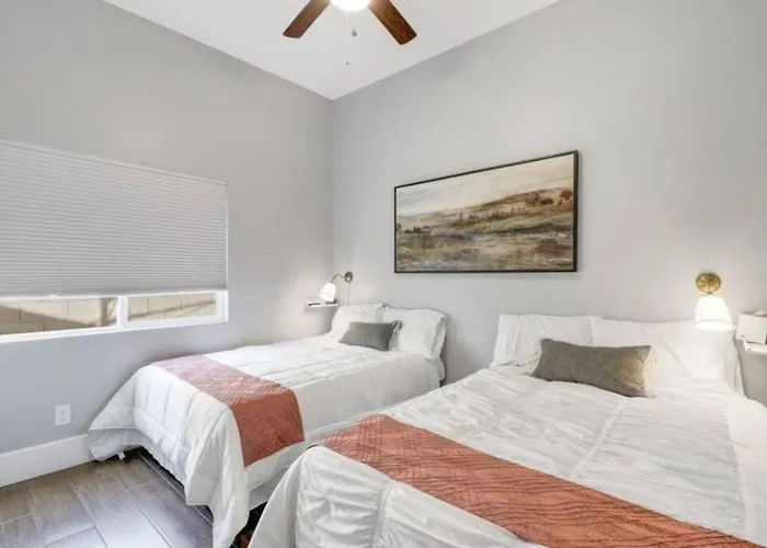New Remodel In Old Town W Heated Pool Scottsdale