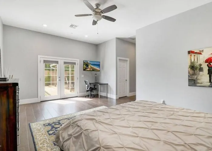 New Remodel In Old Town W Heated Pool Holiday home Scottsdale