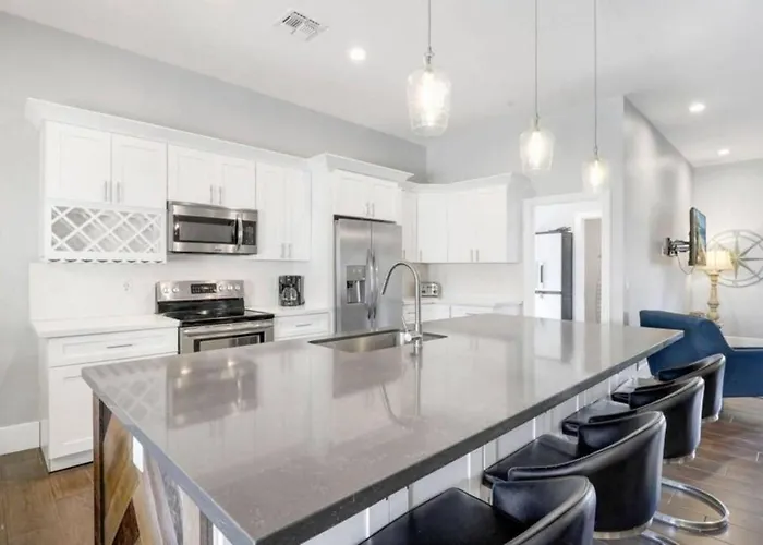 New Remodel In Old Town W Heated Pool Holiday home *