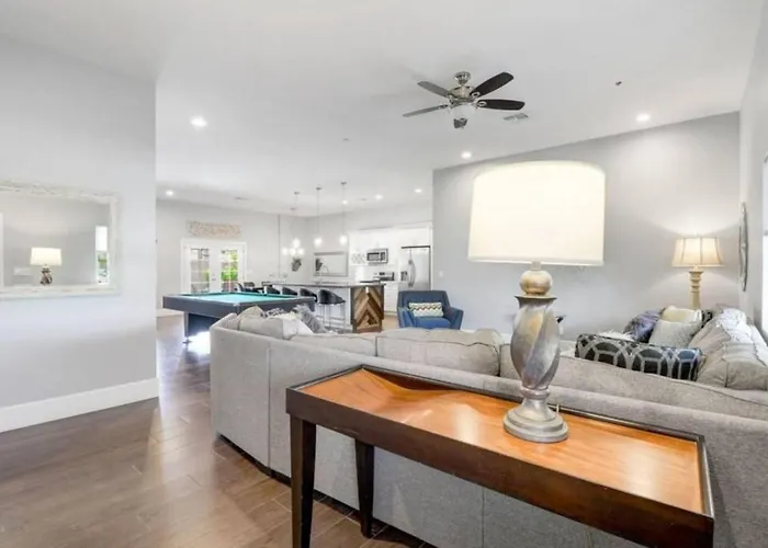 New Remodel In Old Town W Heated Pool Holiday home *