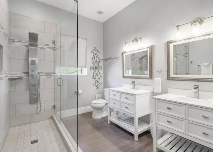 New Remodel In Old Town W Heated Pool *