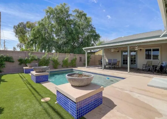New Remodel In Old Town W Heated Pool Holiday home Scottsdale